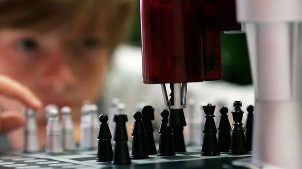 ربات شطرنج باز انگشت پسر هفت ساله را شکست
